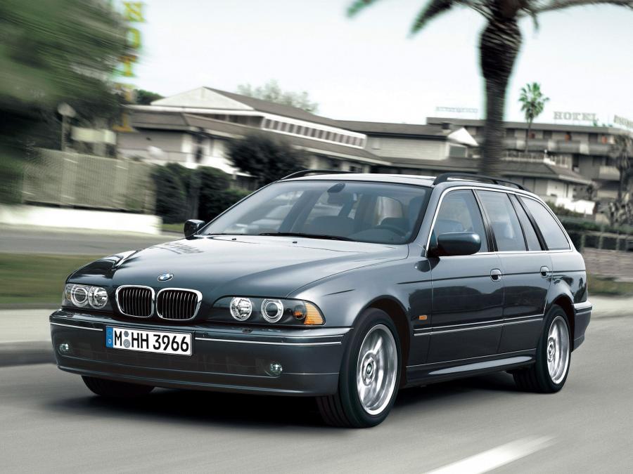  BMW 540i Touring 2000 года  (фото 1 из 7)